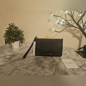 NWT Marc Jacobs 🌻 The Groove Wristlet Leather Black